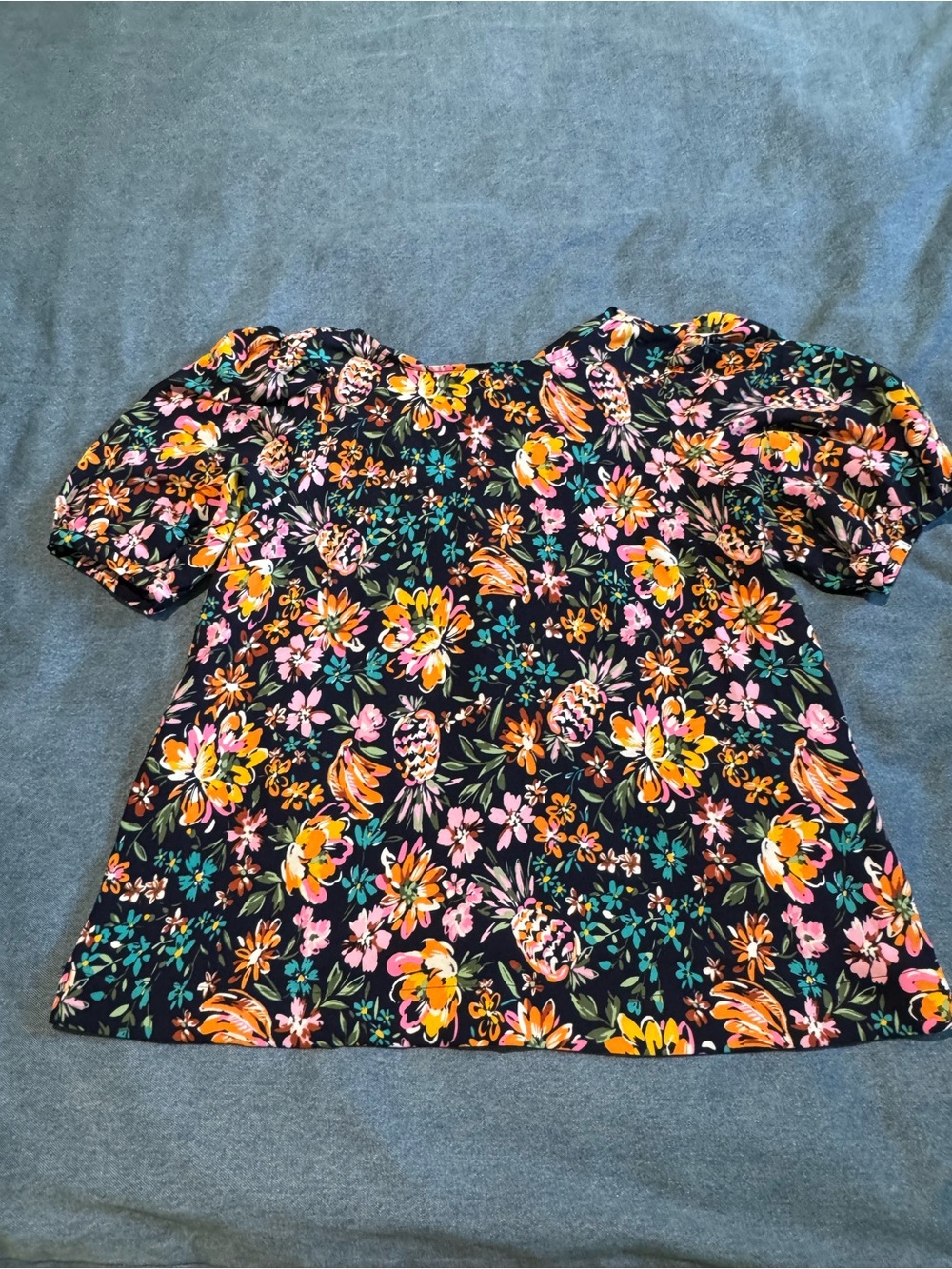 Crown & Ivy Tropical Floral Pineapple Short Puff Sleeve Top – Size L